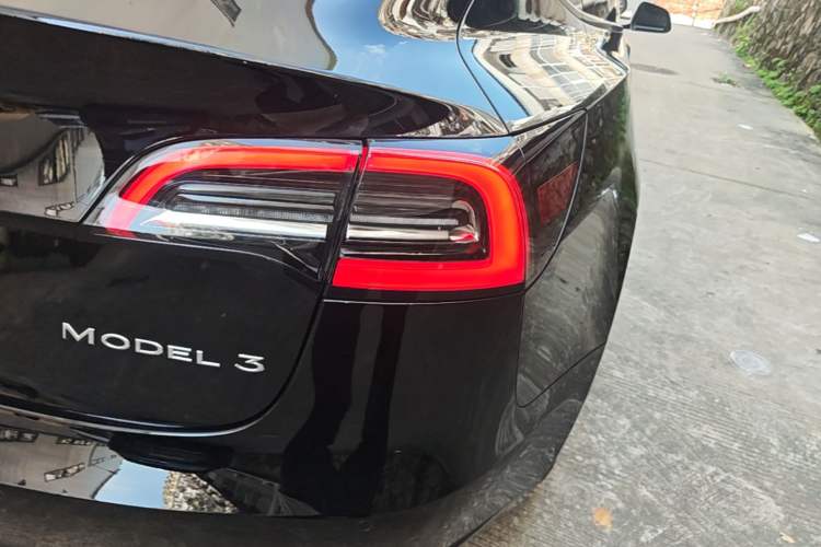 Used Tesla Model 3 2021 Standard Range Rear-Wheel Drive Upgraded Version 3D6 Right Rear Taillight