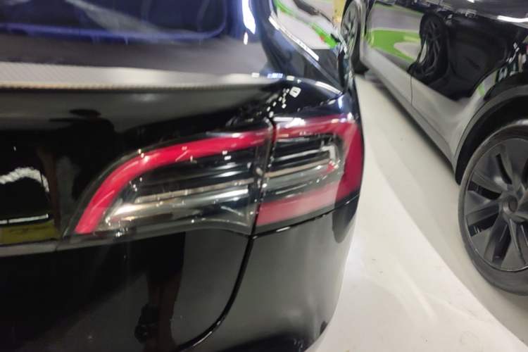 Used Tesla Model 3 2021 Revised Version II – Performance High-Performance All-Wheel-Drive Edition Right Rear Taillight