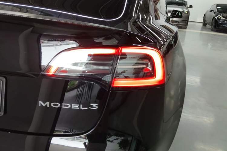 Used Tesla Model 3 2021 Performance High-Performance All-Wheel-Drive Version 3D6 Right Rear Taillight