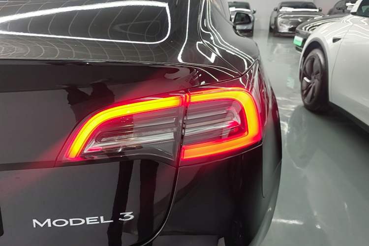 Used Tesla Model 3 2021 Standard Range Rear-Wheel Drive Upgraded Version 3D6 Right Rear Taillight