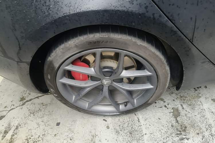 Used Tesla Model 3 2021 Performance High-Performance All-Wheel-Drive Version Right Rear Wheel Hub