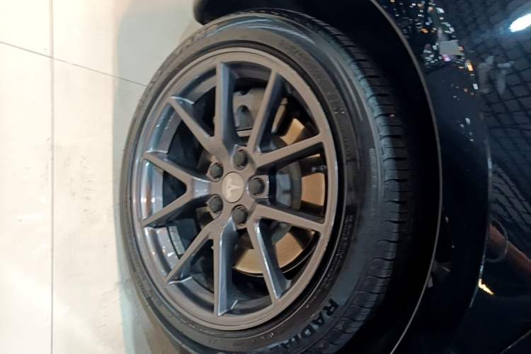 Used Tesla Model 3 2021 Standard Range Rear-Drive Upgraded Version Right Rear Wheel Hub