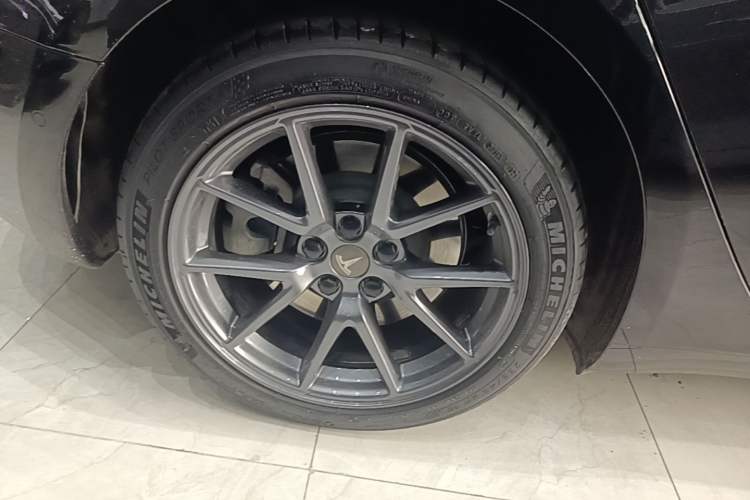 Used Tesla Model 3 2021 Standard Range Rear-Wheel Drive Upgraded Version 3D6 Right Rear Wheel Hub