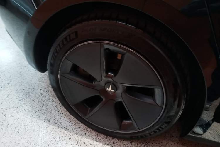 Used Tesla Model 3 2021 Standard Range Rear-Drive Upgraded Version Right Rear Wheel Hub