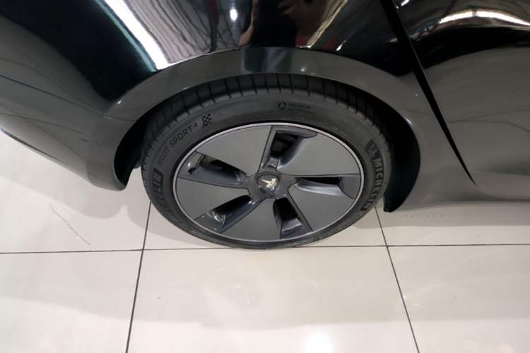 Used Tesla Model 3 2021 Standard Range Rear-Wheel Drive Upgraded Version 3D6 Right Rear Wheel Hub