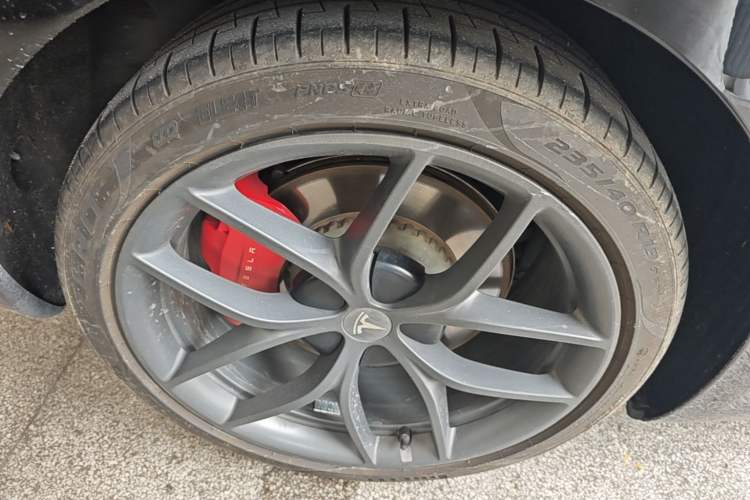 Used Tesla Model 3 2021 Performance High-Performance All-Wheel-Drive Version Right Rear Wheel Hub