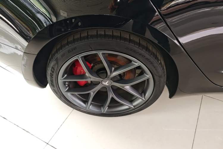 Used Tesla Model 3 2021 Performance High-Performance All-Wheel-Drive Version 3D6 Right Rear Wheel Hub