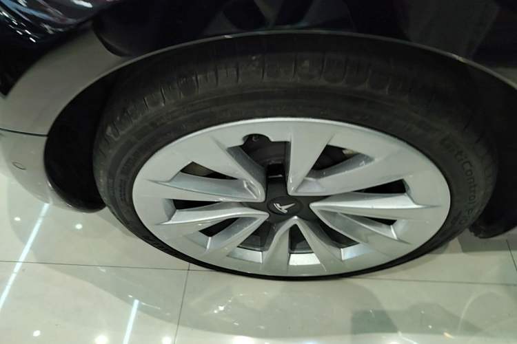 Used Tesla Model 3 2021 Standard Range Rear-Drive Upgraded Version Right Rear Wheel Hub