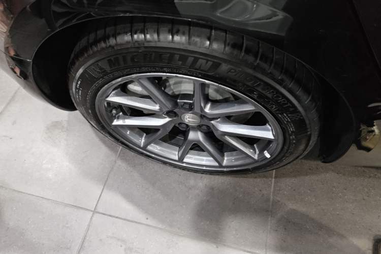 Used Tesla Model 3 2021 Standard Range Rear-Wheel Drive Upgraded Version 3D6 Right Rear Wheel Hub