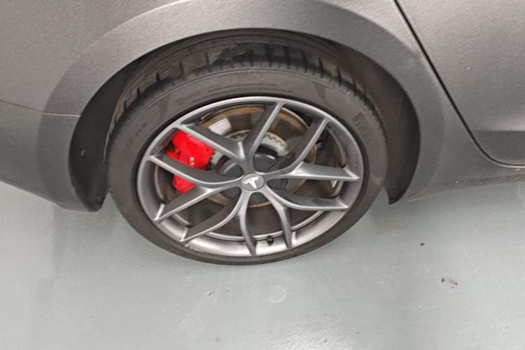 Used Tesla Model 3 2021 Revised Version II – Performance High-Performance All-Wheel-Drive Edition Right Rear Wheel Hub