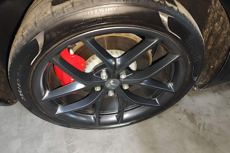 Used Tesla Model 3 2021 Revised Performance Version with All-Wheel Drive 3D1 Right Rear Wheel Hub