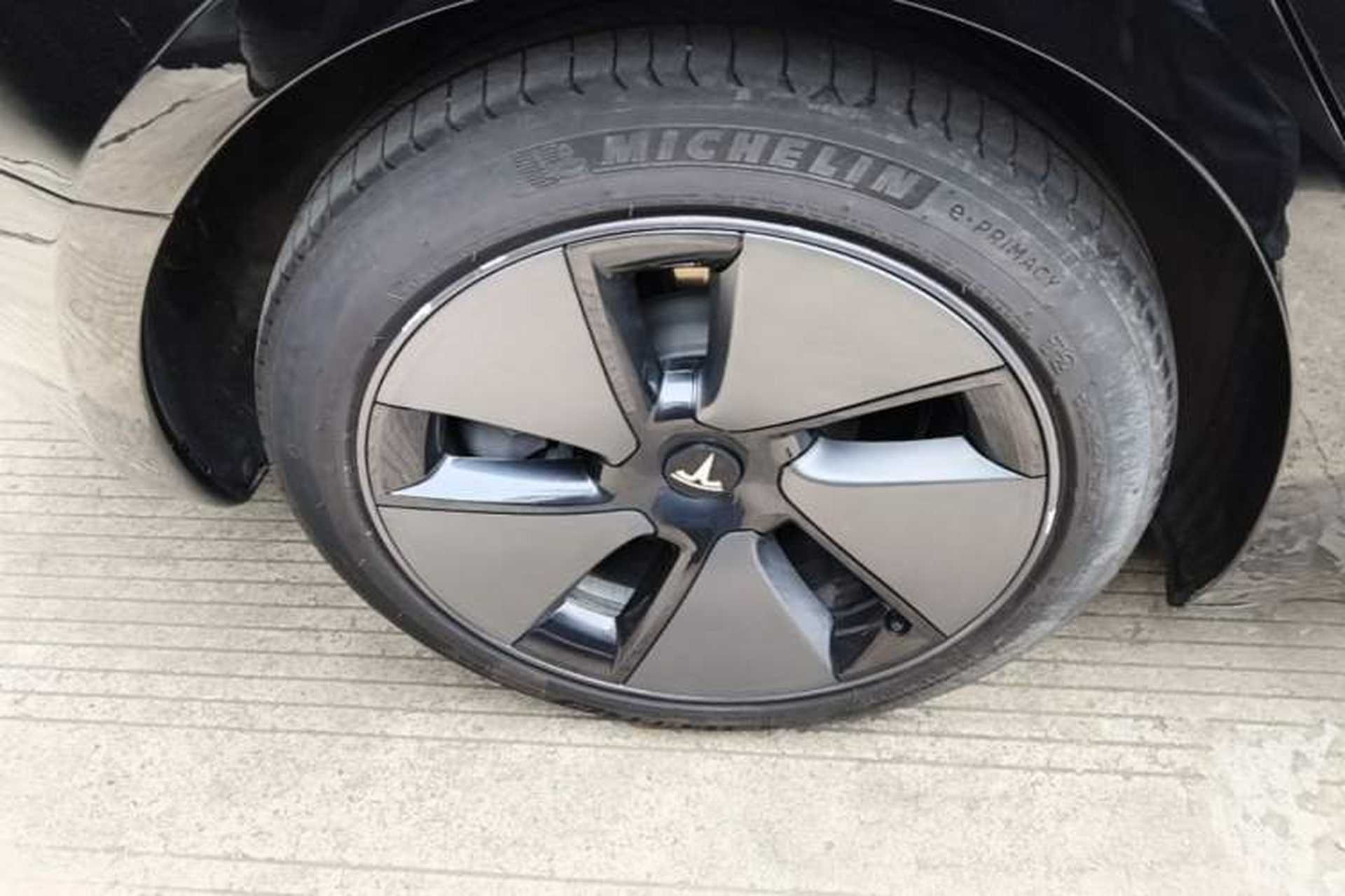 Used Tesla Model 3 2021 Standard Range Rear-Wheel Drive Upgraded Version 3D6 Right Rear Wheel Hub