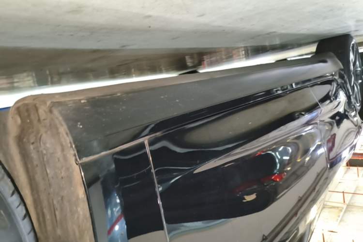 Used Tesla Model 3 2021 Performance High-Performance All-Wheel-Drive Version Right Side Sill
