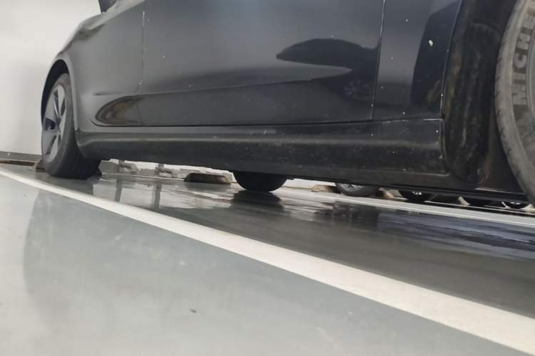 Used Tesla Model 3 2021 Standard Range Rear-Drive Upgraded Version Right Side Sill
