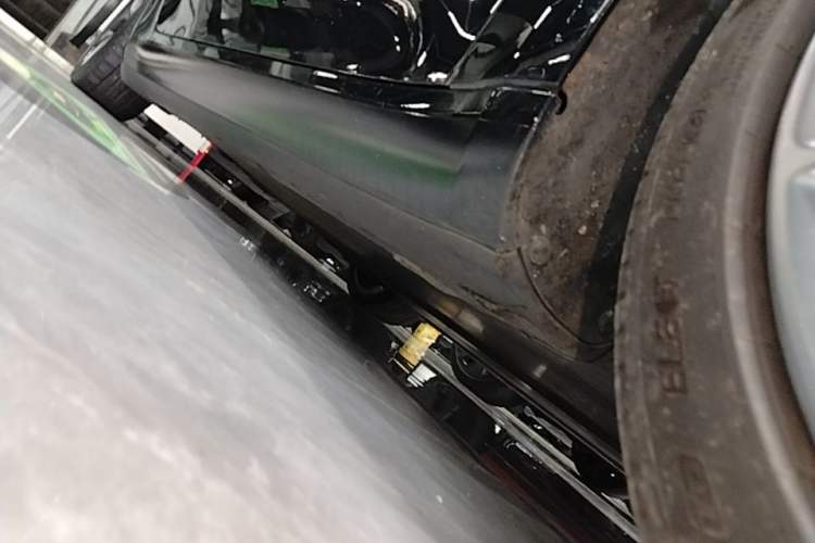 Used Tesla Model 3 2021 Performance High-Performance All-Wheel-Drive Version 3D6 Right Side Sill