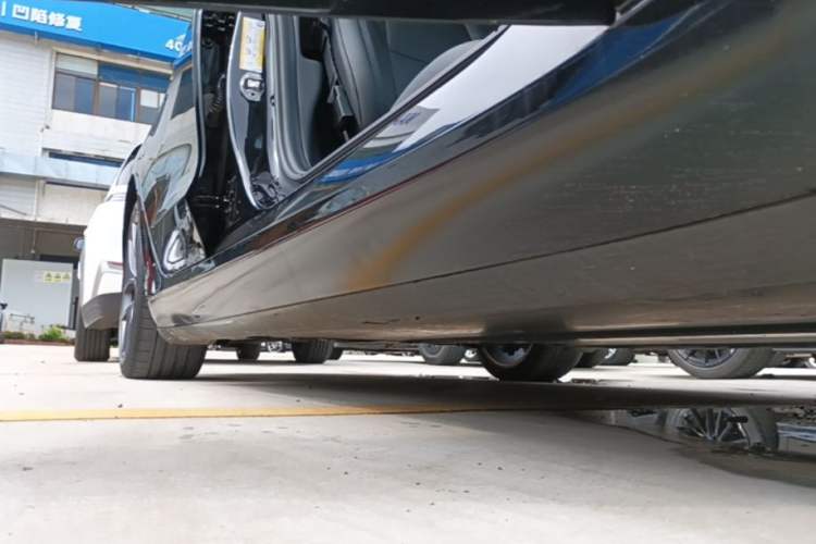 Used Tesla Model 3 2021 Performance High-Performance All-Wheel-Drive Version Right Side Sill