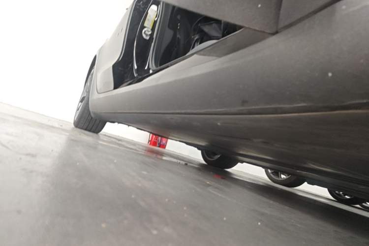 Used Tesla Model 3 2021 Revised Version II – Performance High-Performance All-Wheel-Drive Edition Right Side Sill