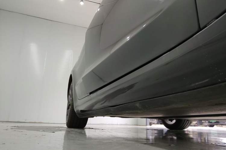 Used Tesla Model 3 2021 Performance High-Performance All-Wheel-Drive Version Right Side Sill