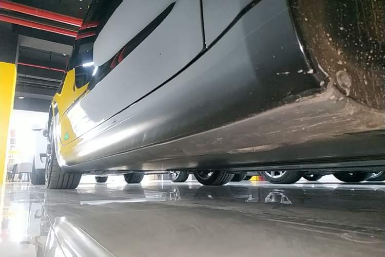 Used Tesla Model 3 2021 Performance High-Performance All-Wheel-Drive Version Right Side Sill