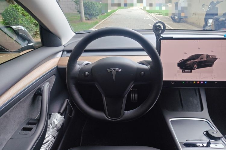 Used Tesla Model 3 2021 Revised Version II – Performance High-Performance All-Wheel-Drive Edition Steering Wheel
