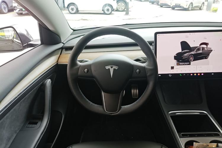 Used Tesla Model 3 2021 Revised Version II – Performance High-Performance All-Wheel-Drive Edition Steering Wheel