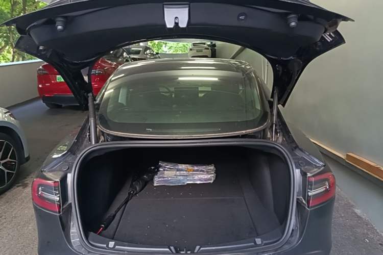 Used Tesla Model 3 2021 Revised Version II – Performance High-Performance All-Wheel-Drive Edition Trunk