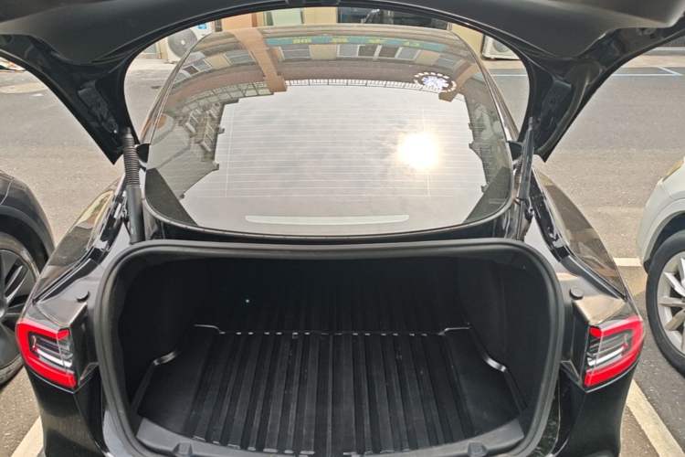 Used Tesla Model 3 2021 Revised Version II – Performance High-Performance All-Wheel-Drive Edition Trunk