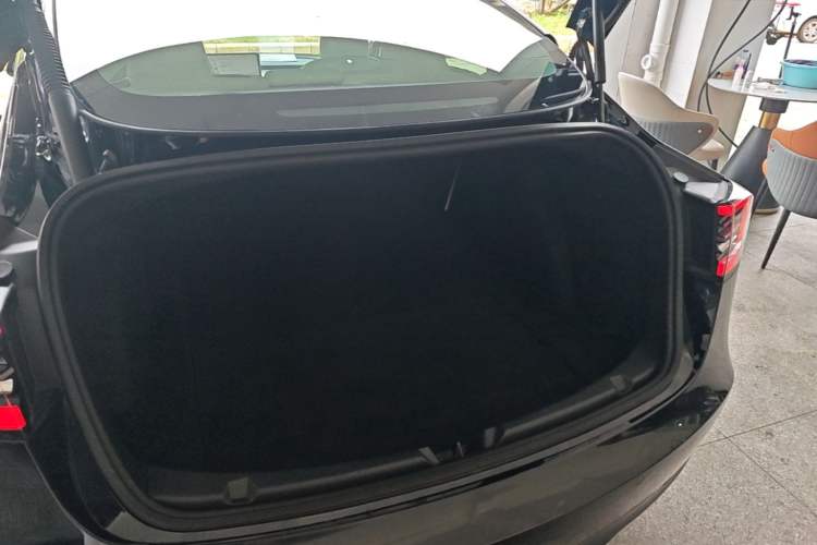 Used Tesla Model 3 2021 Performance High-Performance All-Wheel-Drive Version Trunk