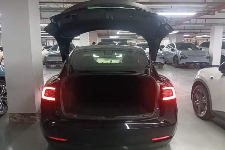 Used Tesla Model 3 2021 Revised Version II – Performance High-Performance All-Wheel-Drive Edition Trunk