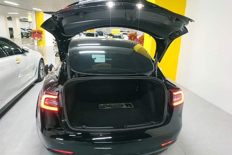 Used Tesla Model 3 2021 Performance High-Performance All-Wheel-Drive Version Trunk