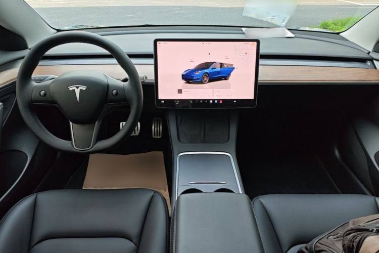 Used Tesla Model 3 2021 Revised Version II – Performance High-Performance All-Wheel-Drive Edition Center Console