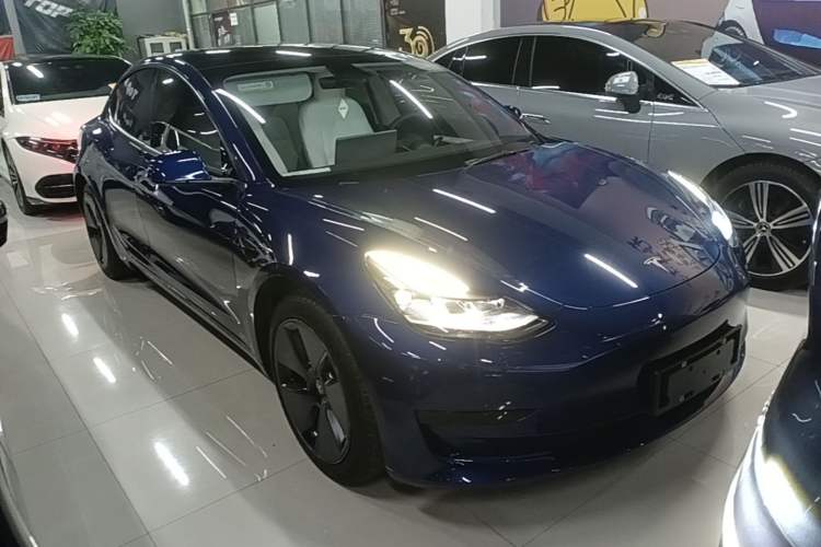 Used Tesla Model 3 2021 Standard Range Rear-Drive Upgraded Version Front Right 45 Deg
