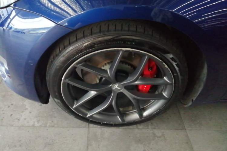 Used Tesla Model 3 2021 Performance High-Performance All-Wheel-Drive Version Left Front Wheel Hub