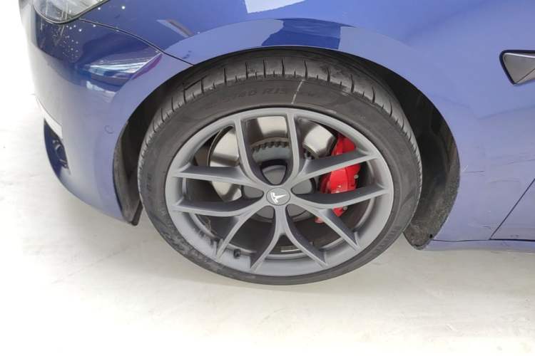 Used Tesla Model 3 2021 Performance High-Performance All-Wheel-Drive Version Left Front Wheel Hub