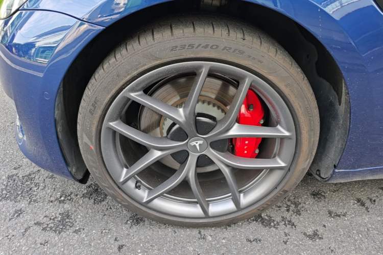Used Tesla Model 3 2021 Revised Version II – Performance High-Performance All-Wheel-Drive Edition Left Front Wheel Hub