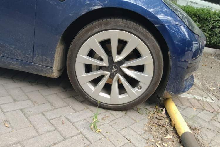 Used Tesla Model 3 2021 Standard Range Rear-Wheel Drive Upgraded Version 3D6 Right Front Wheel Hub