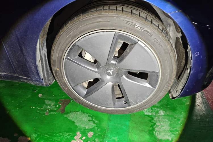 Used Tesla Model 3 2021 Standard Range Rear-Drive Upgraded Version Right Front Wheel Hub