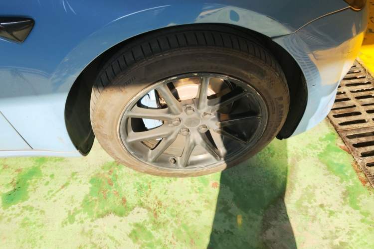 Used Tesla Model 3 2021 Standard Range Rear-Drive Upgraded Version Right Front Wheel Hub