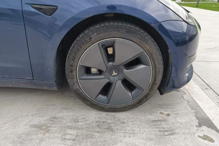 Used Tesla Model 3 2021 Standard Range Rear-Drive Upgraded Version Right Front Wheel Hub