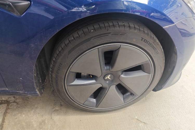Used Tesla Model 3 2021 Standard Range Rear-Drive Upgraded Version Right Front Wheel Hub