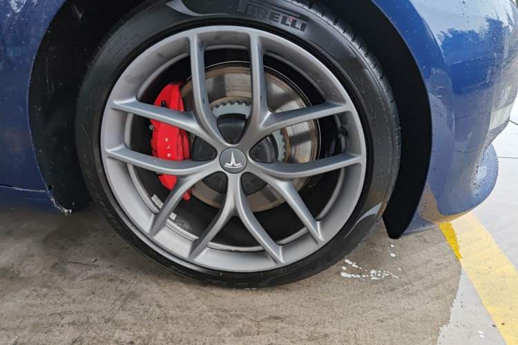 Used Tesla Model 3 2021 Performance High-Performance All-Wheel-Drive Version 3D6 Right Front Wheel Hub