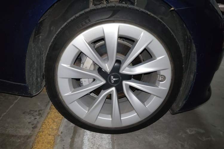 Used Tesla Model 3 2021 Standard Range Rear-Drive Upgraded Version Right Front Wheel Hub
