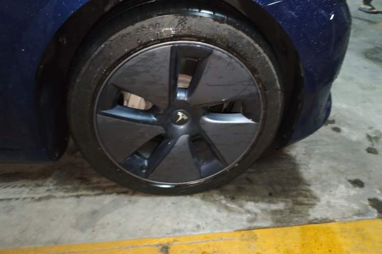 Used Tesla Model 3 2021 Standard Range Rear-Wheel Drive Upgraded Version 3D6 Right Front Wheel Hub