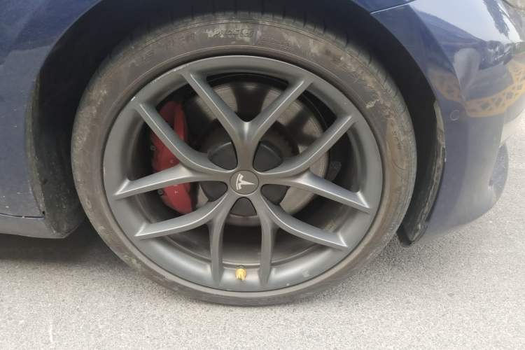Used Tesla Model 3 2021 Performance High-Performance All-Wheel-Drive Version 3D6 Right Front Wheel Hub