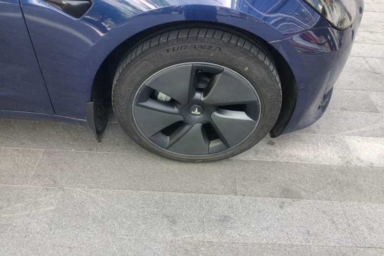 Used Tesla Model 3 2021 Standard Range Rear-Drive Upgraded Version Right Front Wheel Hub