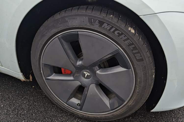 Used Tesla Model 3 2021 Standard Range Rear-Drive Upgraded Version Right Front Wheel Hub