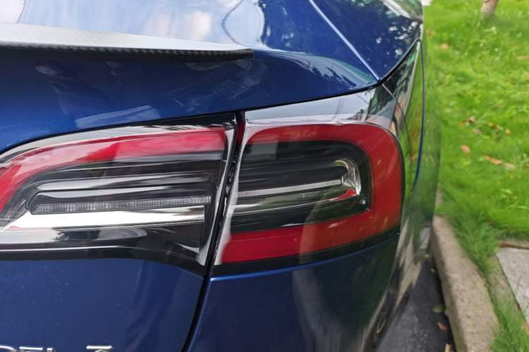 Used Tesla Model 3 2021 Revised Version II – Performance High-Performance All-Wheel-Drive Edition Right Rear Taillight