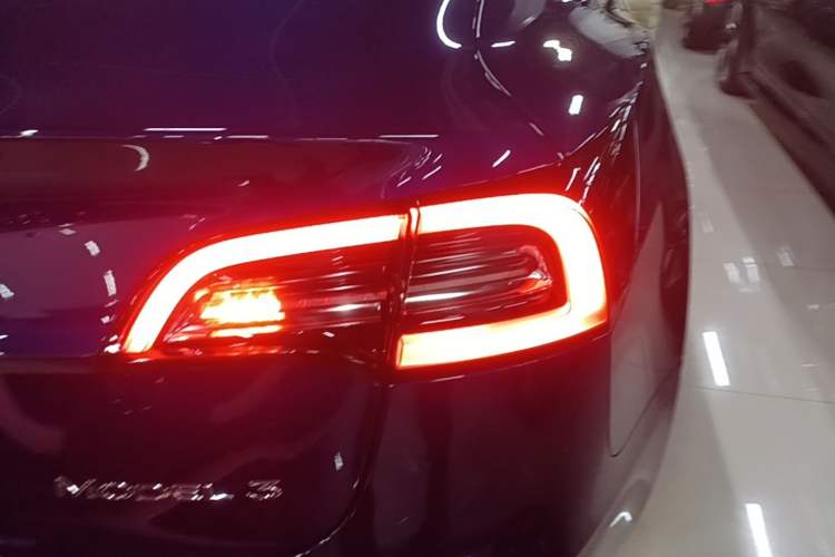 Used Tesla Model 3 2021 Standard Range Rear-Drive Upgraded Version Right Rear Taillight