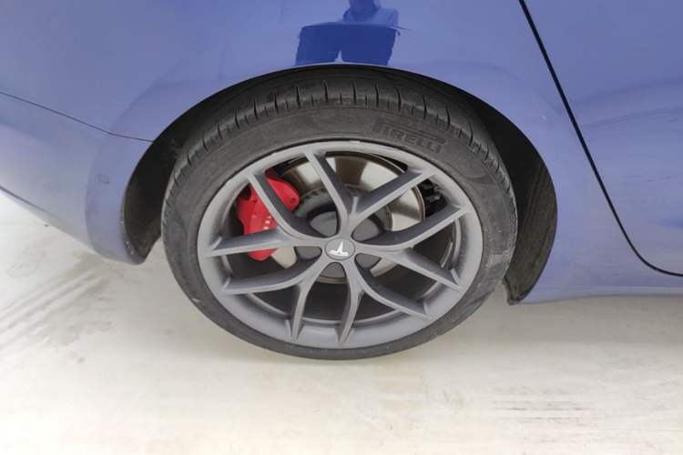 Used Tesla Model 3 2021 Performance High-Performance All-Wheel-Drive Version Right Rear Wheel Hub