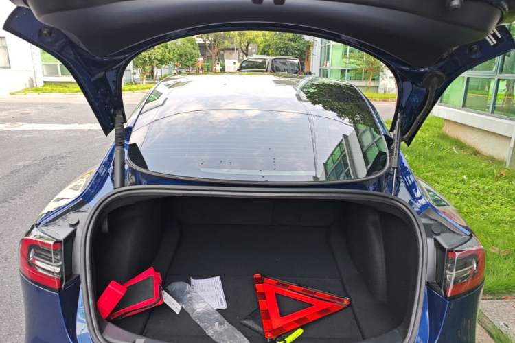Used Tesla Model 3 2021 Revised Version II – Performance High-Performance All-Wheel-Drive Edition Trunk